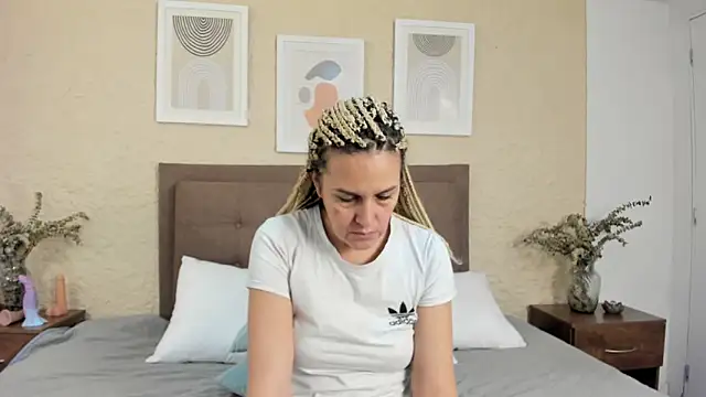 CarolinaGlamour online show from 09-26-25, 03:13