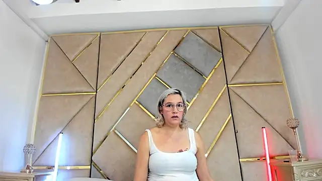 CarolinaGlamour online show from 05-31-26, 06:09