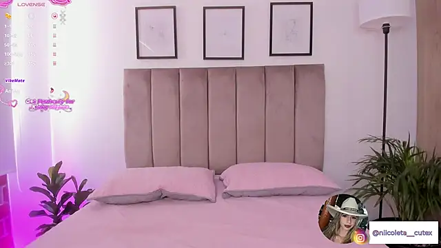 Niicoleta online show from 11-24-25, 07:47