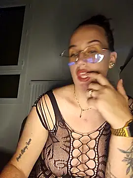 lindsay 33off online show from 11-18-25, 09:07