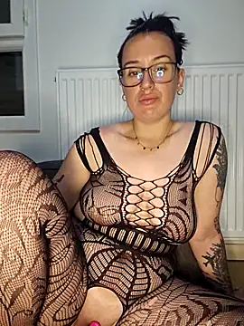 lindsay 33off online show from 04-22-26, 07:48