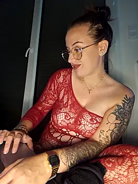 lindsay 33off online show from 10-22-25, 09:03