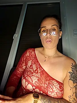 lindsay 33off online show from 10-06-25, 08:42