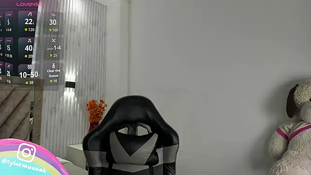 Jeen Taylor online show from 12-18-25, 08:01