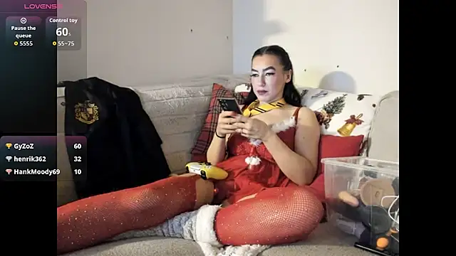 Snapshot of NorwaysElektraNeon chatting on 12-13-25, 08:04 NorwaysElektraNeon online show from 12-13-25, 08:04