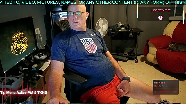 Snapshot of Pilot_Dave_69 chatting on 09-23-25, 04:19 Pilot Dave 69 online show from 09-23-25, 04:19