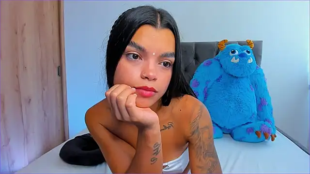 mia world  online show from 10-19-25, 05:48