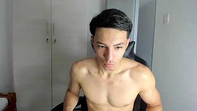 Snapshot of enzo_sloran chatting on 05-19-26, 04:14 enzo sloran online show from 05-19-26, 04:14