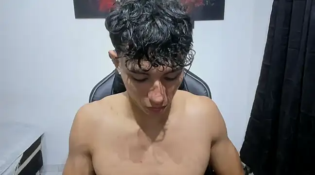 Snapshot of enzo_sloran chatting on 02-14-25, 12:25 enzo sloran online show from 02-14-25, 12:25