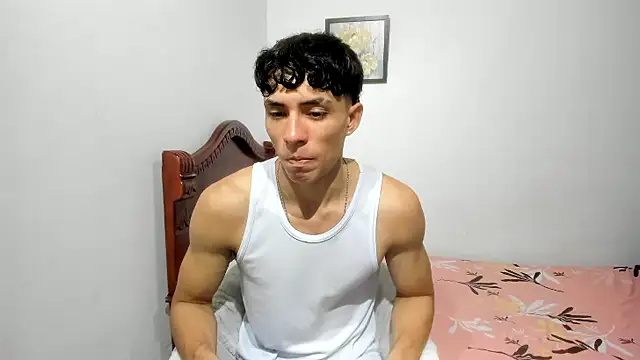 Snapshot of enzo_sloran chatting on 10-13-25, 03:35 enzo sloran online show from 10-13-25, 03:35