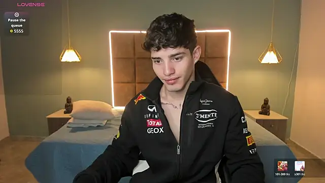 AlejooTwink online show from 05-25-26, 02:33