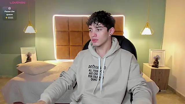 AlejooTwink online show from 11-17-25, 02:15