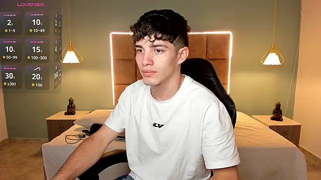 AlejooTwink online show from 05-17-26, 04:23