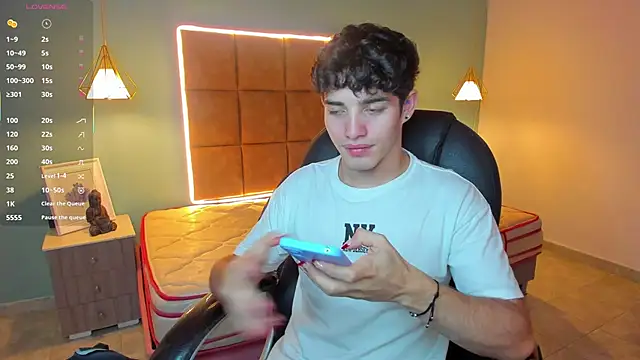 AlejooTwink online show from 10-11-25, 01:06