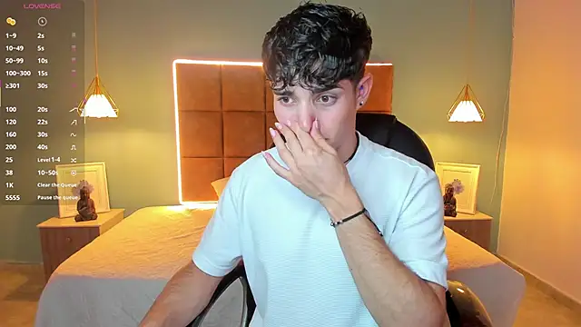 AlejooTwink online show from 10-22-25, 01:16