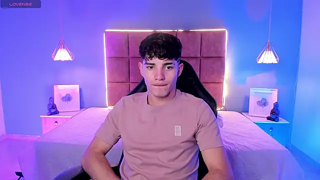 AlejooTwink online show from 02-15-26, 07:51