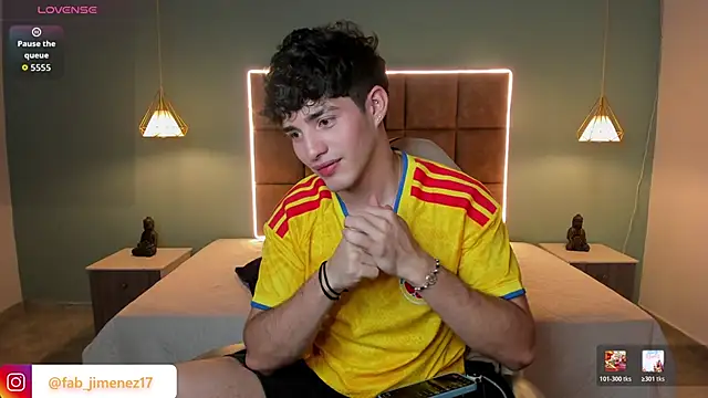 Snapshot of AlejooTwink chatting on 06-18-26, 04:44 AlejooTwink online show from 06-18-26, 04:44