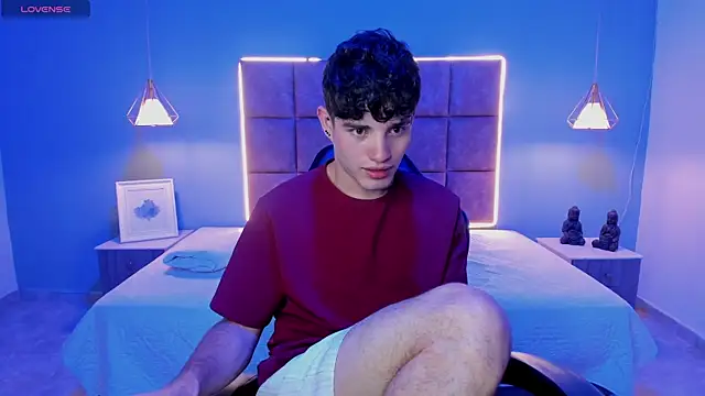 Snapshot of AlejooTwink chatting on 07-16-26, 05:15 AlejooTwink online show from 07-16-26, 05:15