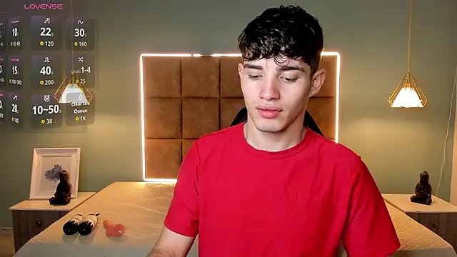 AlejooTwink online show from 05-19-26, 04:19