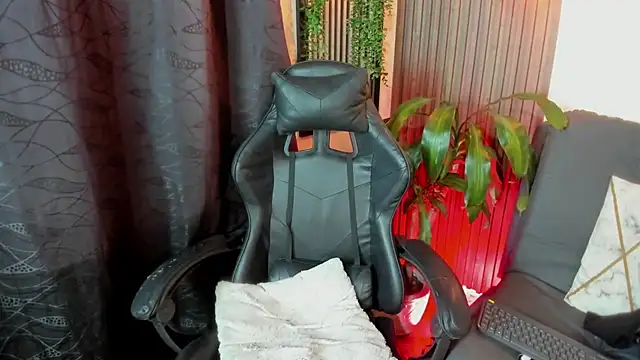 Layla 707 online show from 12-01-25, 11:49