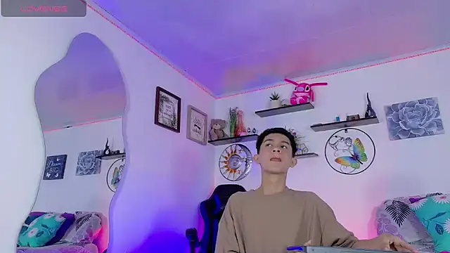 Noah tyler  online show from 10-02-25, 07:06