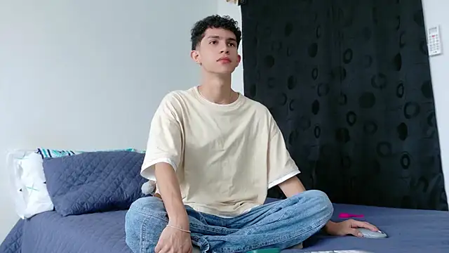 Noah tyler  online show from 10-28-25, 05:56