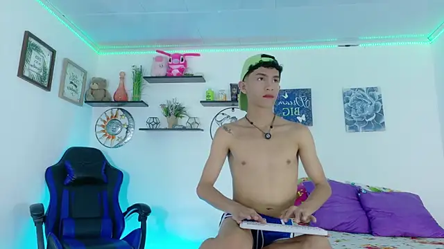 Noah tyler  online show from 02-11-26, 07:58