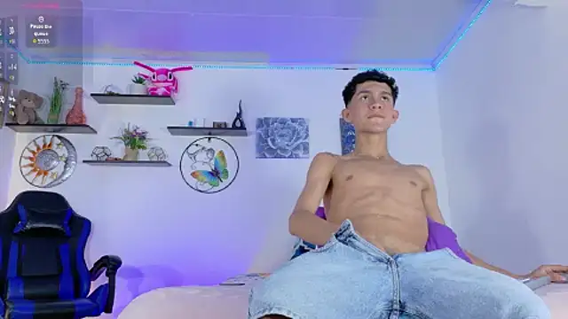 Noah tyler  online show from 10-09-25, 01:50