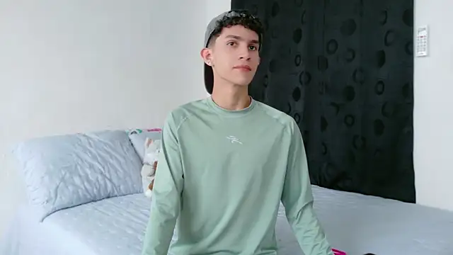 Noah tyler  online show from 11-20-25, 05:35