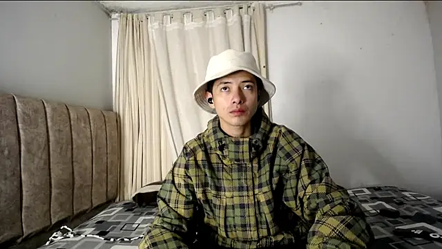 Yellowpokemon23 online show from 11-12-25, 05:11