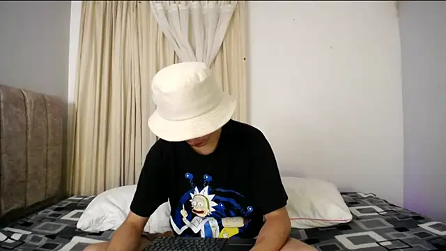 Yellowpokemon23 online show from 04-01-26, 09:34