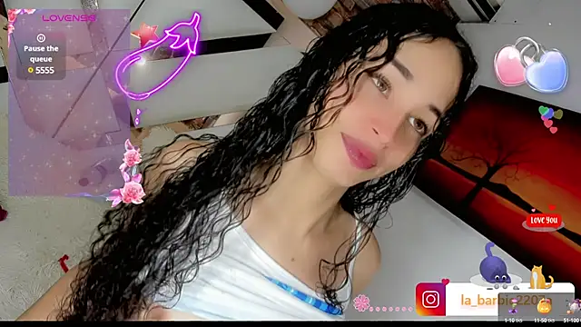 Snapshot of barbiedolls_x chatting on 03-05-25, 01:42 barbiedolls x online show from 03-05-25, 01:42
