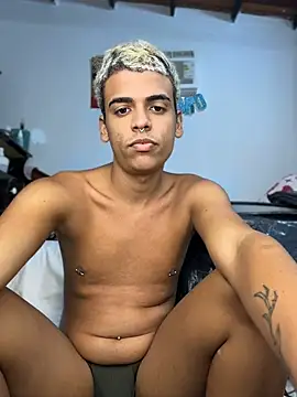 Snapshot of Leo_bunny_hot chatting on 07-19-26, 05:49 Leo bunny hot online show from 07-19-26, 05:49