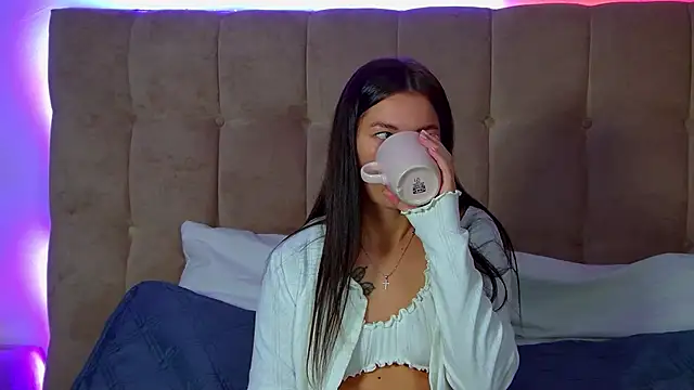 AlexandraBloom online show from 09-25-25, 06:25