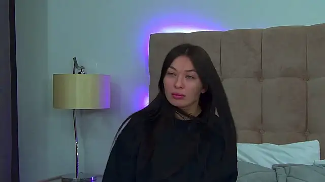 AlexandraBloom online show from 11-08-25, 06:17