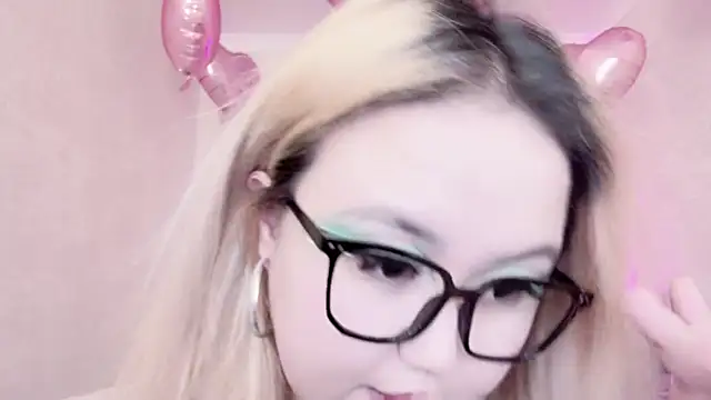 Snapshot of amelia_sunlight chatting on 02-17-25, 12:22 amelia sunlight online show from 02-17-25, 12:22