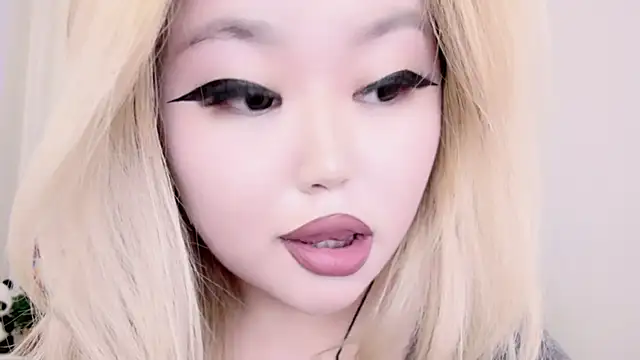 Snapshot of amelia_sunlight chatting on 03-14-25, 01:27 amelia sunlight online show from 03-14-25, 01:27