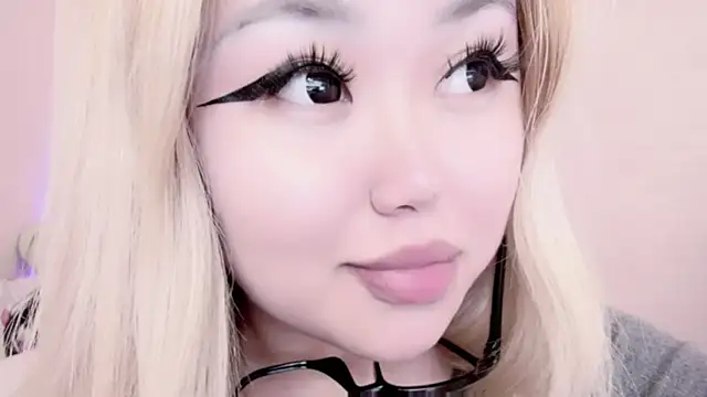 Snapshot of amelia_sunlight chatting on 02-22-25, 03:23 amelia sunlight online show from 02-22-25, 03:23