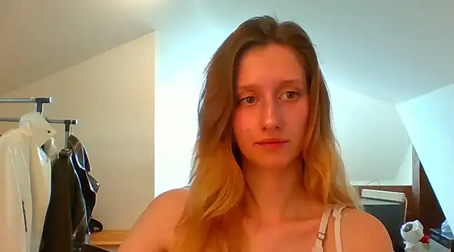 Snapshot of LUNA_delight chatting on 02-25-25, 10:48 LUNA delight online show from 02-25-25, 10:48