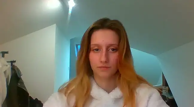 Snapshot of LUNA_delight chatting on 01-08-25, 02:46 LUNA delight online show from 01-08-25, 02:46