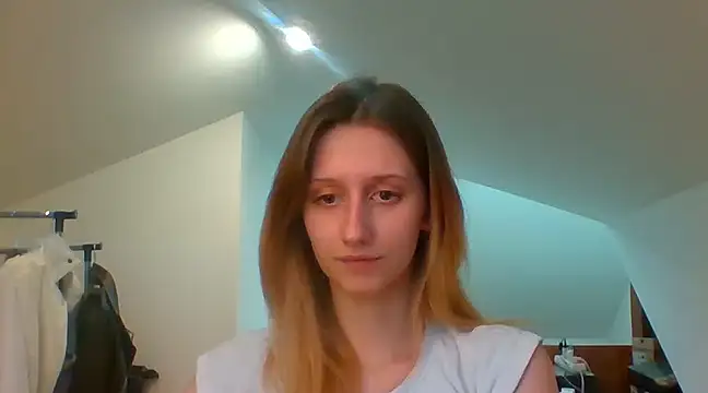 Snapshot of LUNA_delight chatting on 01-15-25, 02:45 LUNA delight online show from 01-15-25, 02:45