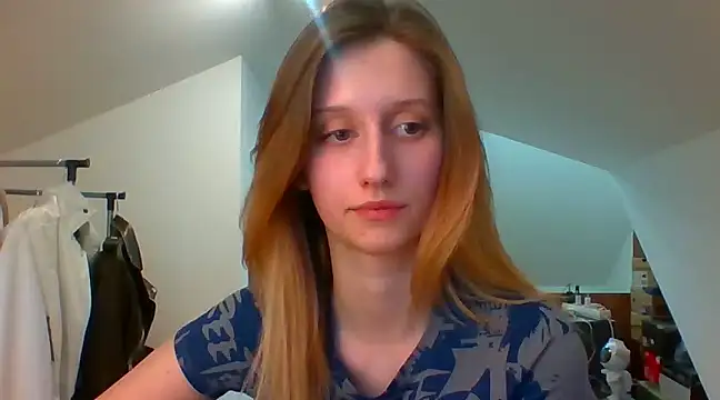 Snapshot of LUNA_delight chatting on 02-17-25, 04:06 LUNA delight online show from 02-17-25, 04:06
