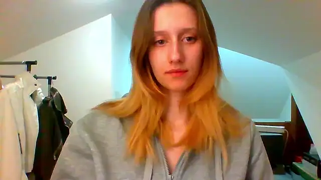 Snapshot of LUNA_delight chatting on 03-17-25, 05:49 LUNA delight online show from 03-17-25, 05:49