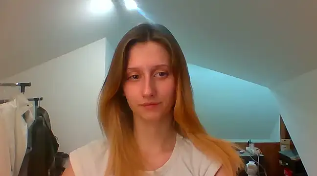 Snapshot of LUNA_delight chatting on 01-15-25, 05:47 LUNA delight online show from 01-15-25, 05:47