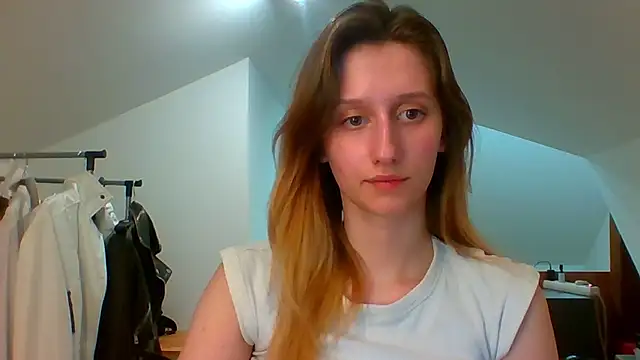 Snapshot of LUNA_delight chatting on 03-10-25, 05:50 LUNA delight online show from 03-10-25, 05:50