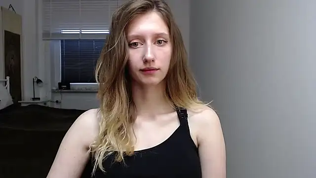 Snapshot of LUNA_delight chatting on 09-22-25, 05:24 LUNA delight online show from 09-22-25, 05:24