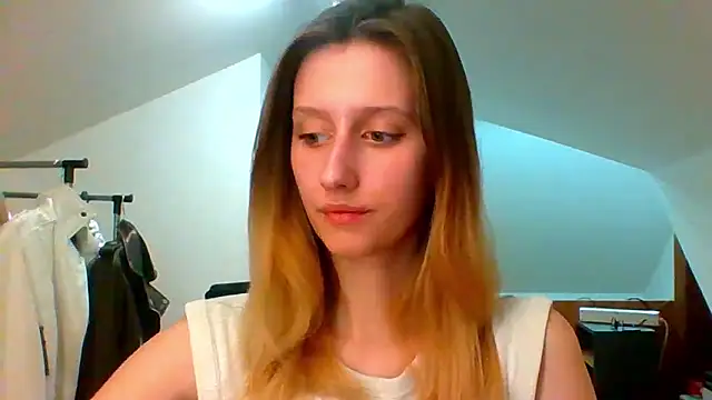 Snapshot of LUNA_delight chatting on 03-19-25, 05:39 LUNA delight online show from 03-19-25, 05:39