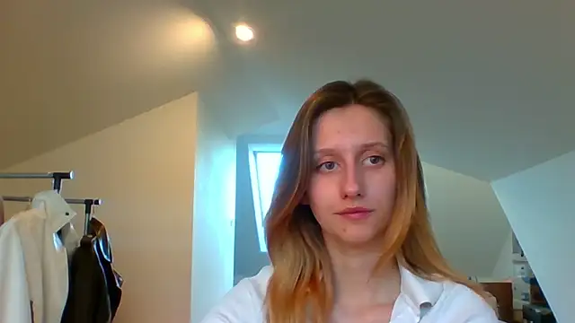 Snapshot of LUNA_delight chatting on 02-14-25, 02:44 LUNA delight online show from 02-14-25, 02:44