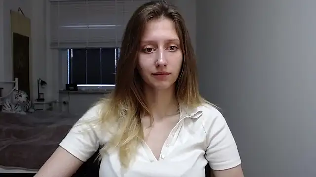 Snapshot of LUNA_delight chatting on 09-15-25, 05:41 LUNA delight online show from 09-15-25, 05:41