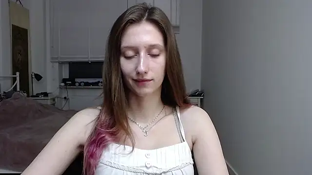 LUNA delight online show from 12-17-25, 06:40